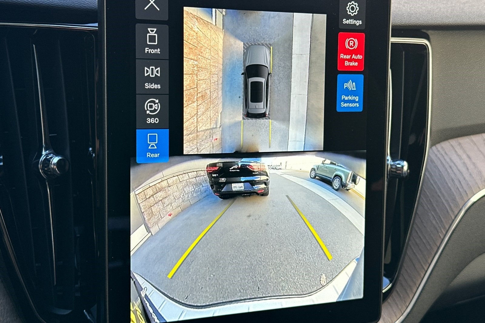 2026 Volvo XC60 B5 Plus