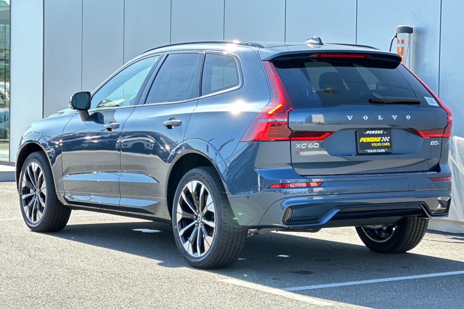 2026 Volvo XC60 B5 Plus