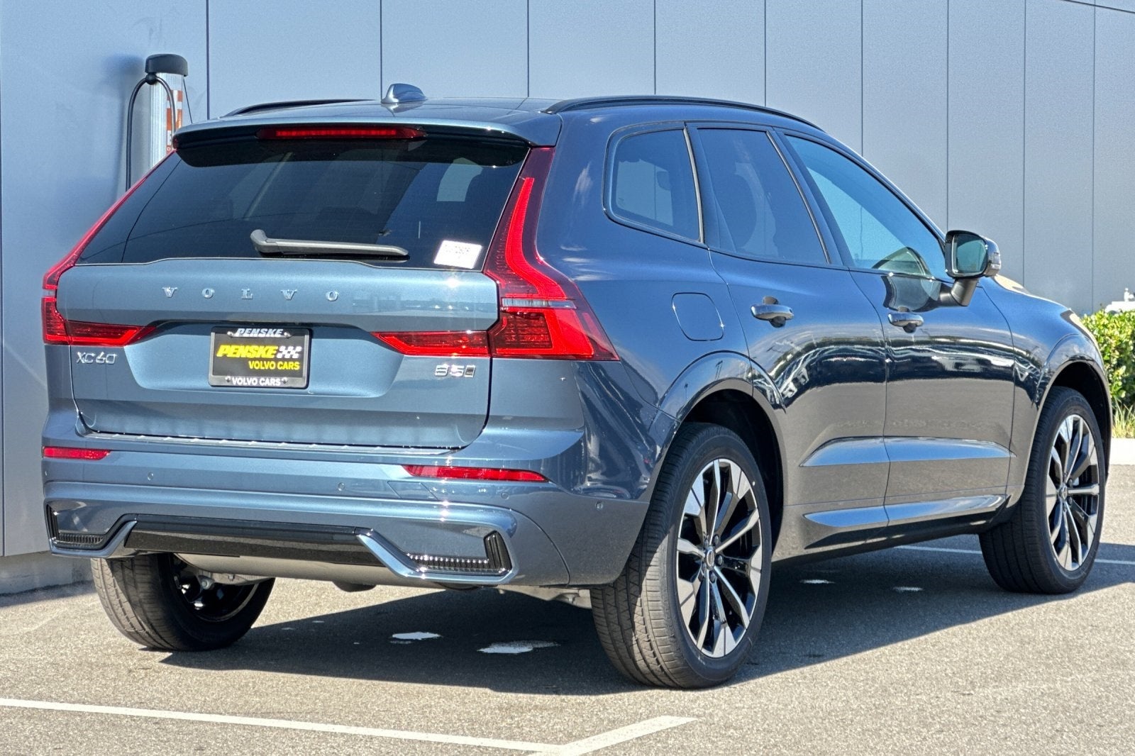 2026 Volvo XC60 B5 Plus