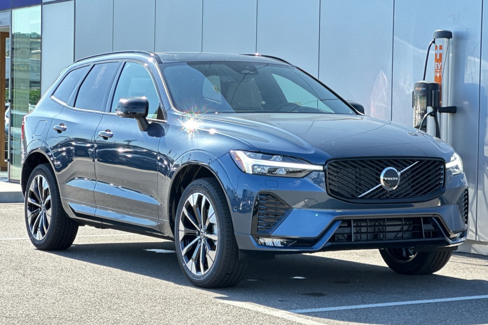 2026 Volvo XC60 B5 Plus