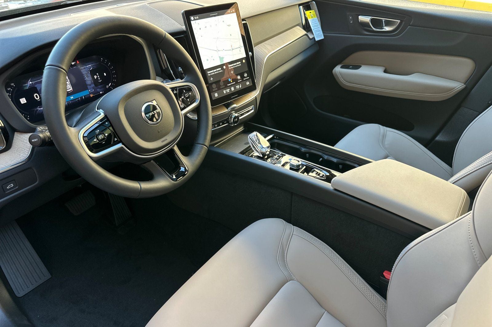 2026 Volvo XC60 B5 Plus