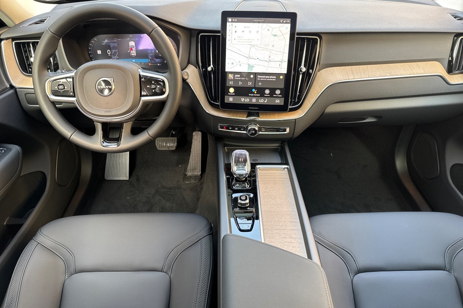 2026 Volvo XC60 B5 Plus