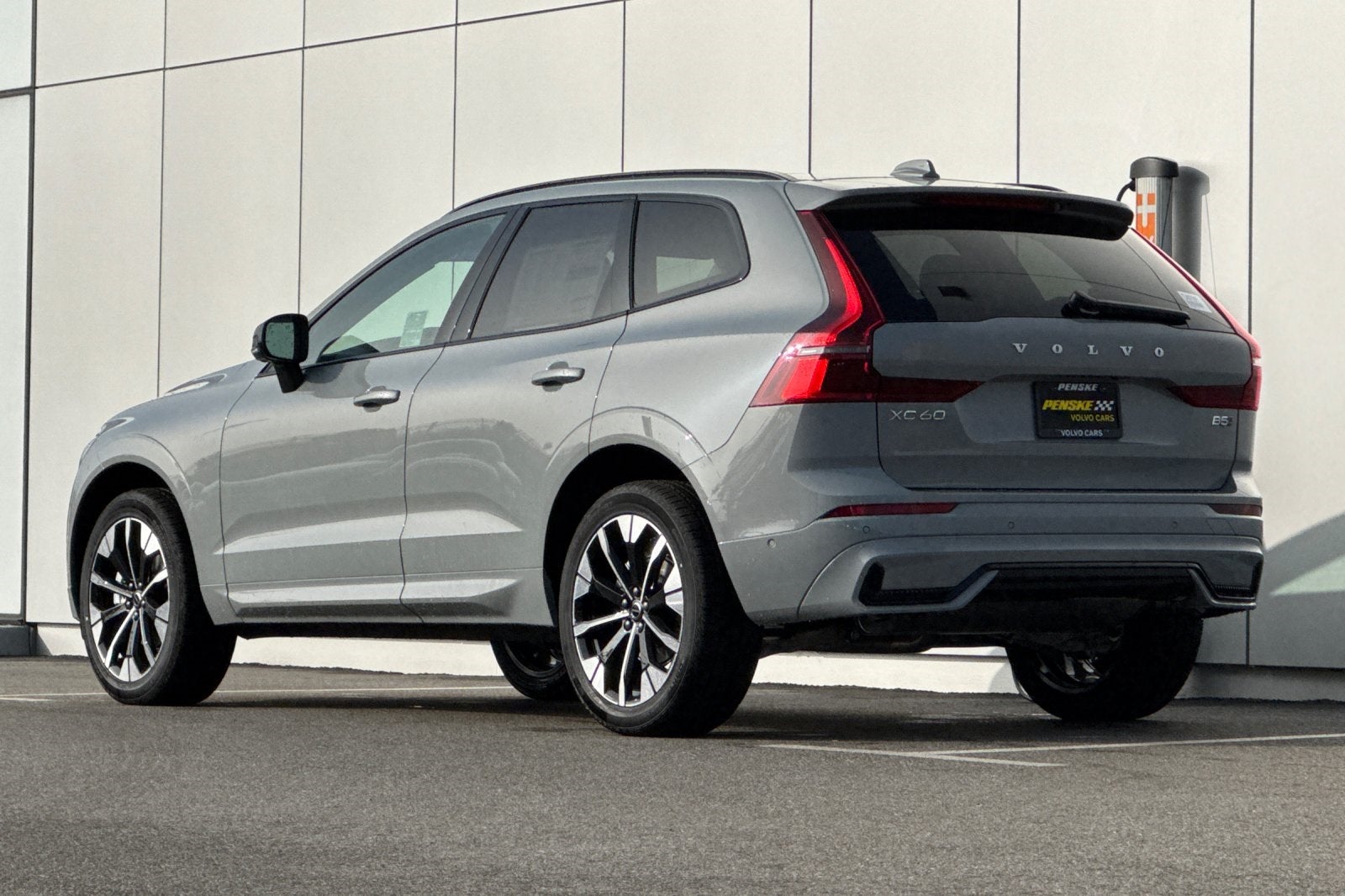 2026 Volvo XC60 B5 Plus