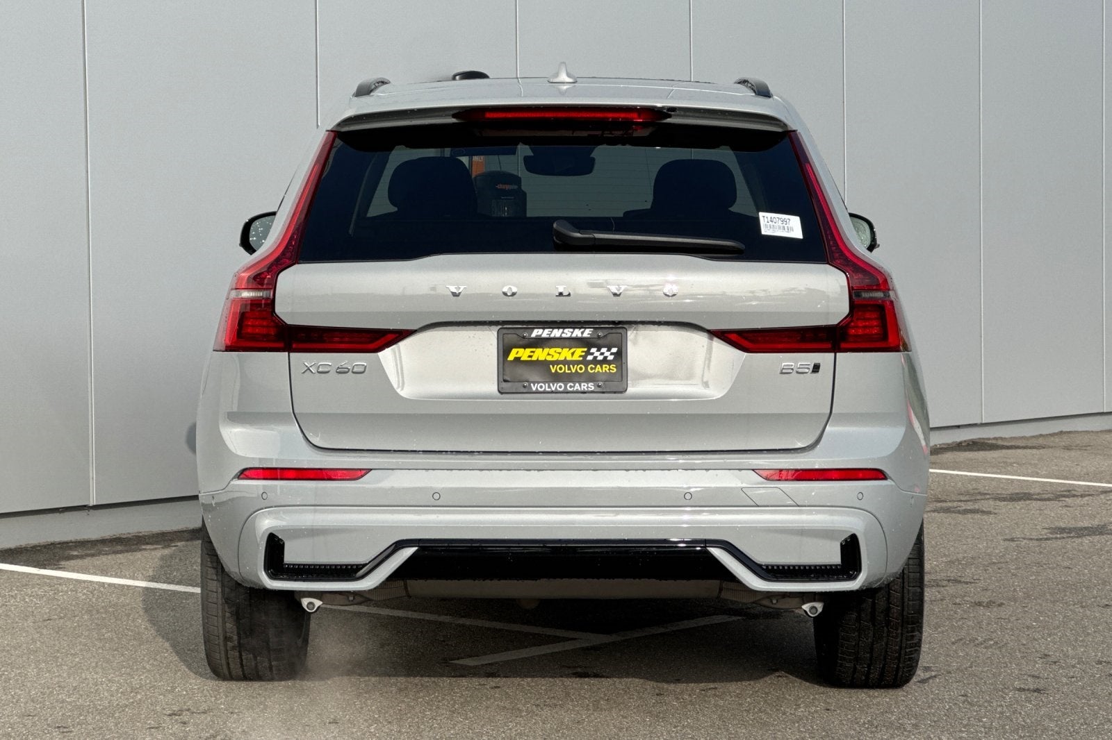 2026 Volvo XC60 B5 Plus