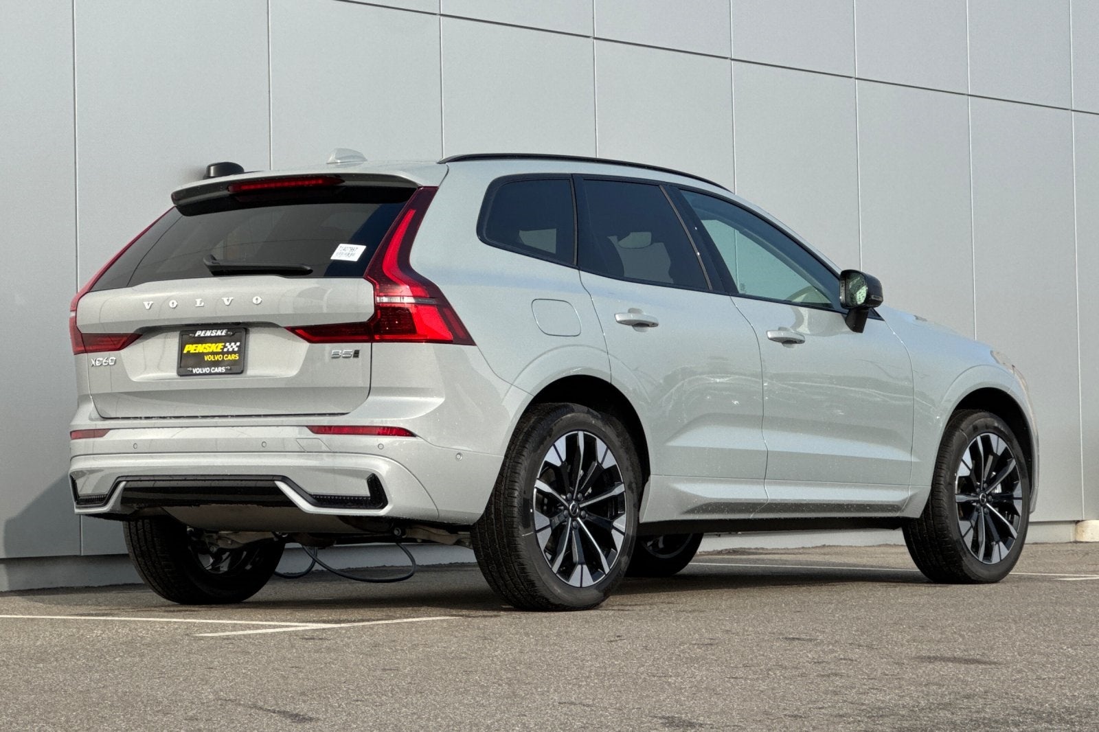 2026 Volvo XC60 B5 Plus
