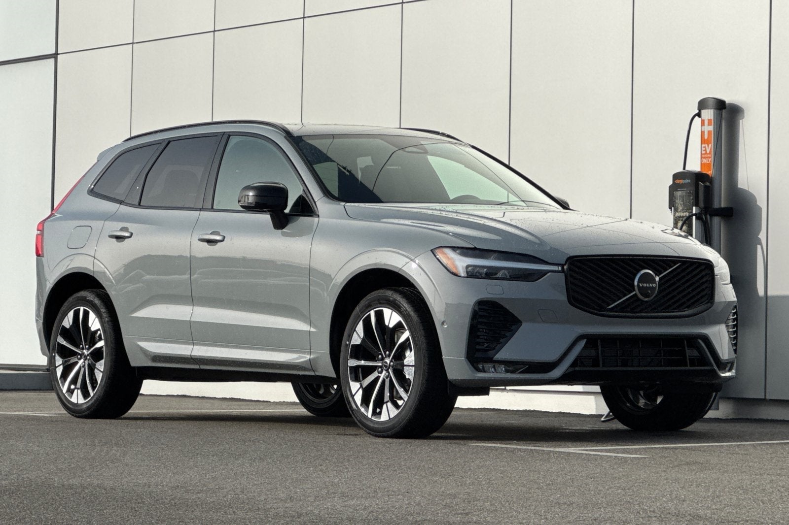2026 Volvo XC60 B5 Plus