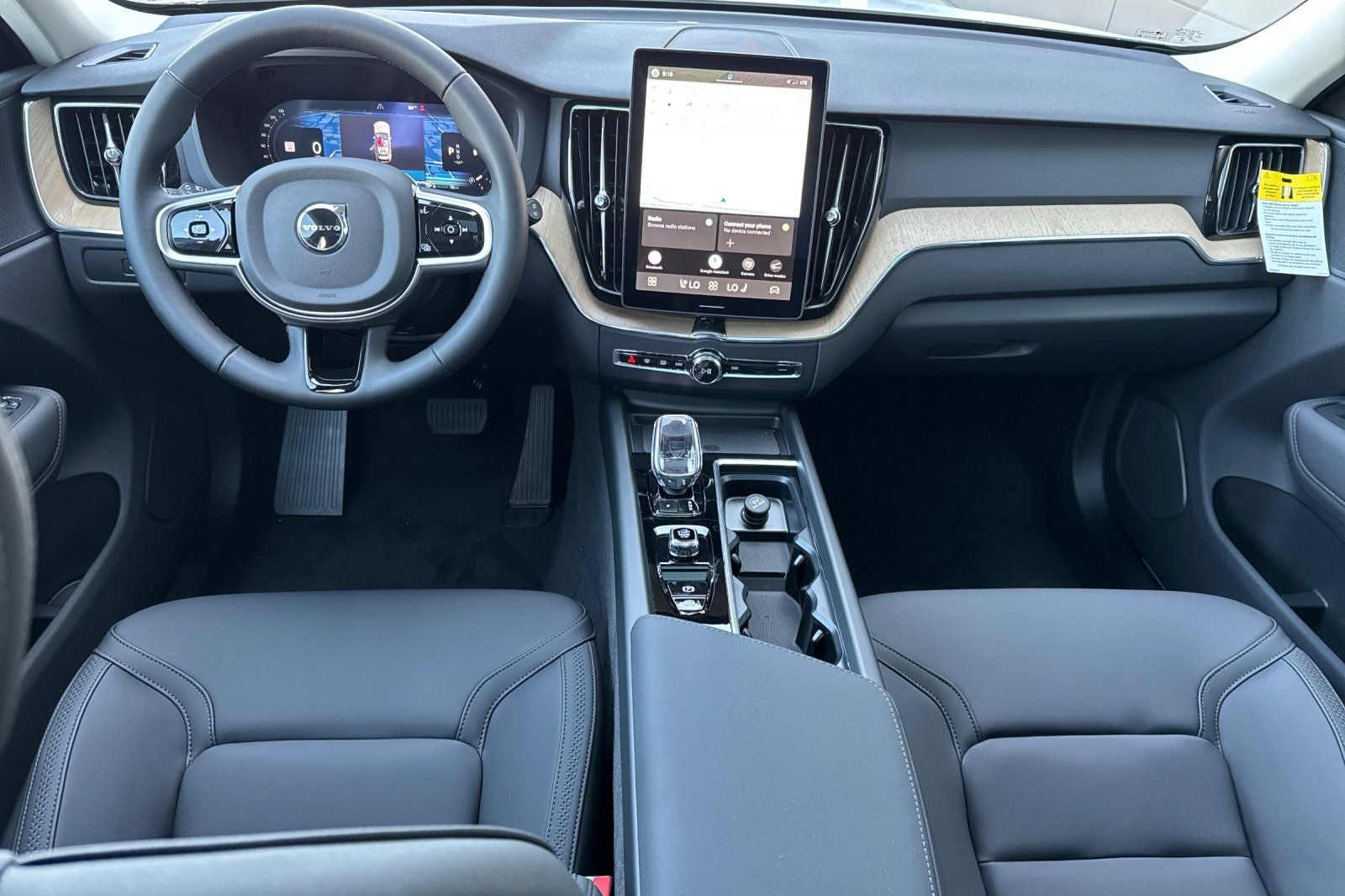 2026 Volvo XC60 B5 Plus