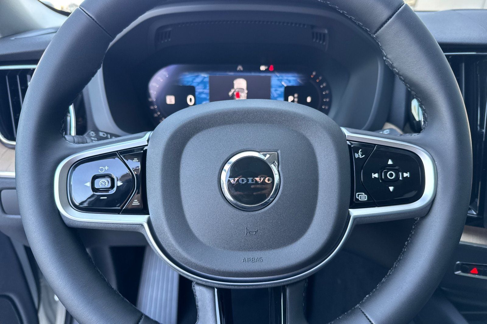 2026 Volvo XC60 B5 Plus