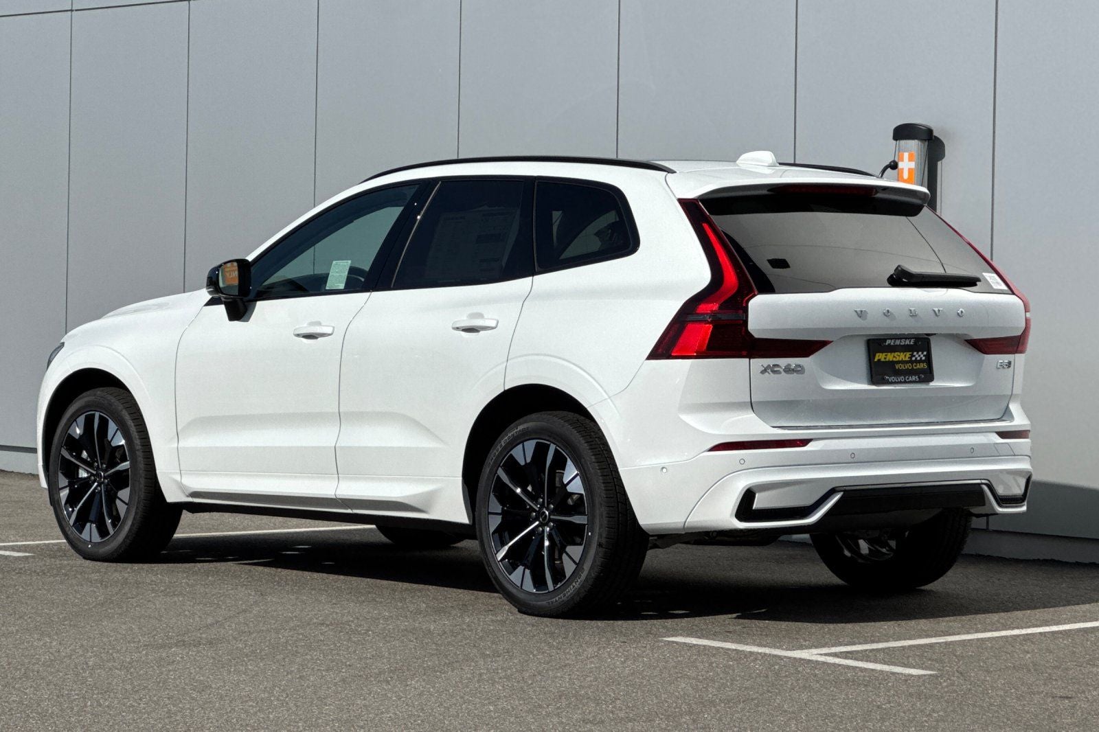 2026 Volvo XC60 B5 Plus