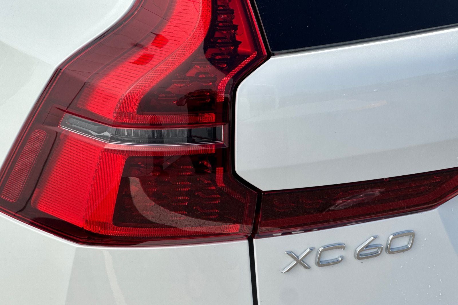 2026 Volvo XC60 B5 Plus
