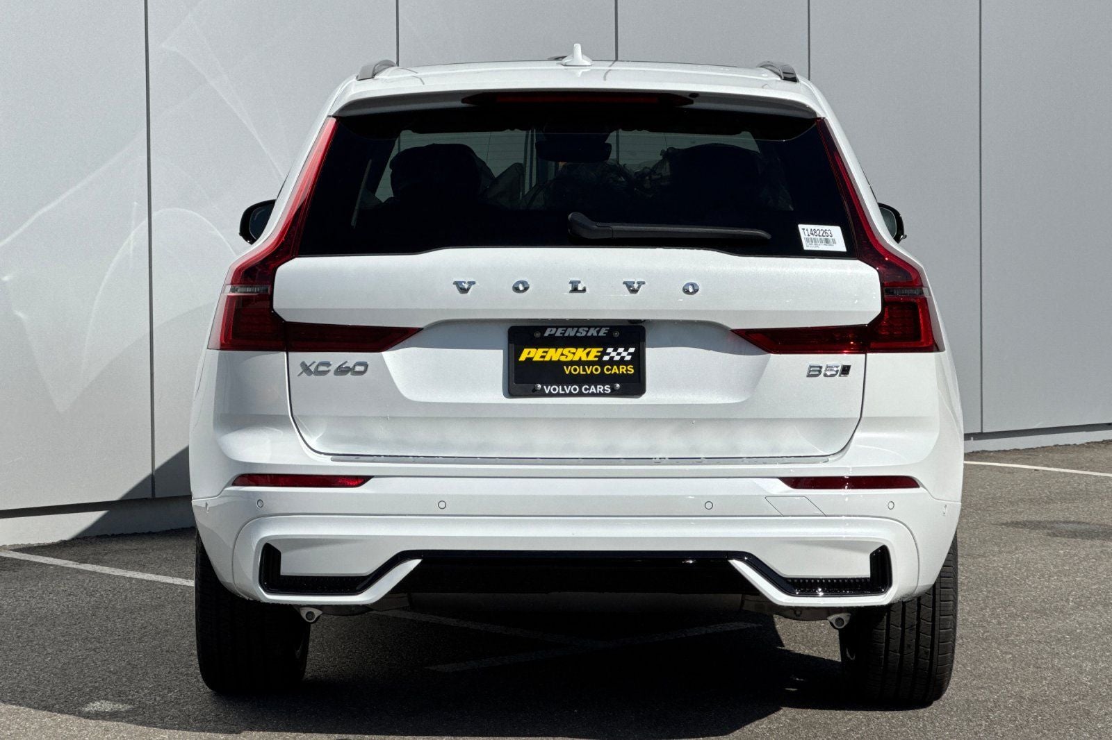 2026 Volvo XC60 B5 Plus