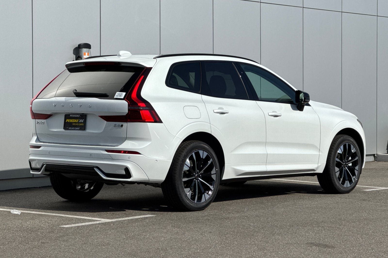 2026 Volvo XC60 B5 Plus