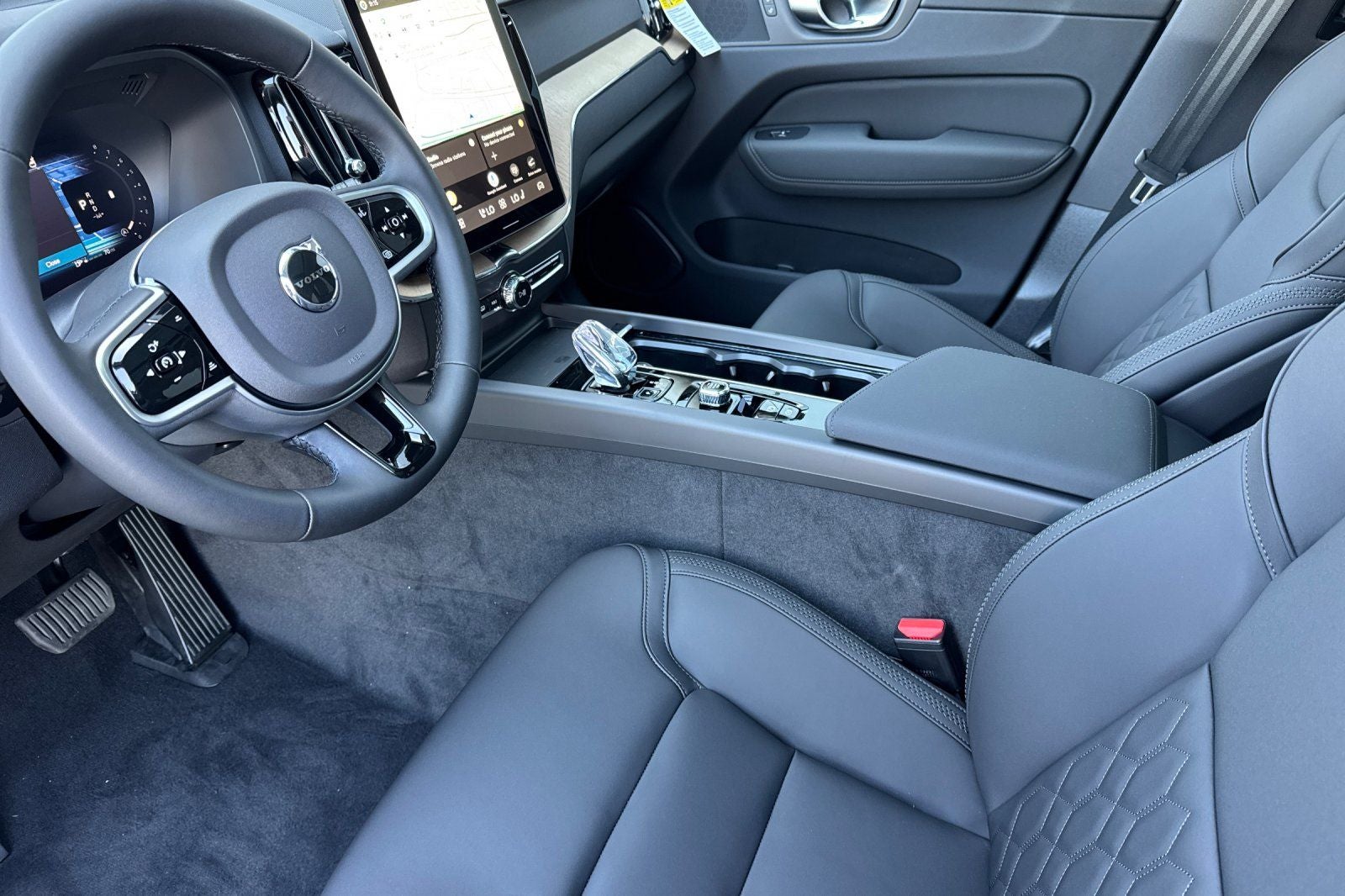 2026 Volvo XC60 B5 Plus