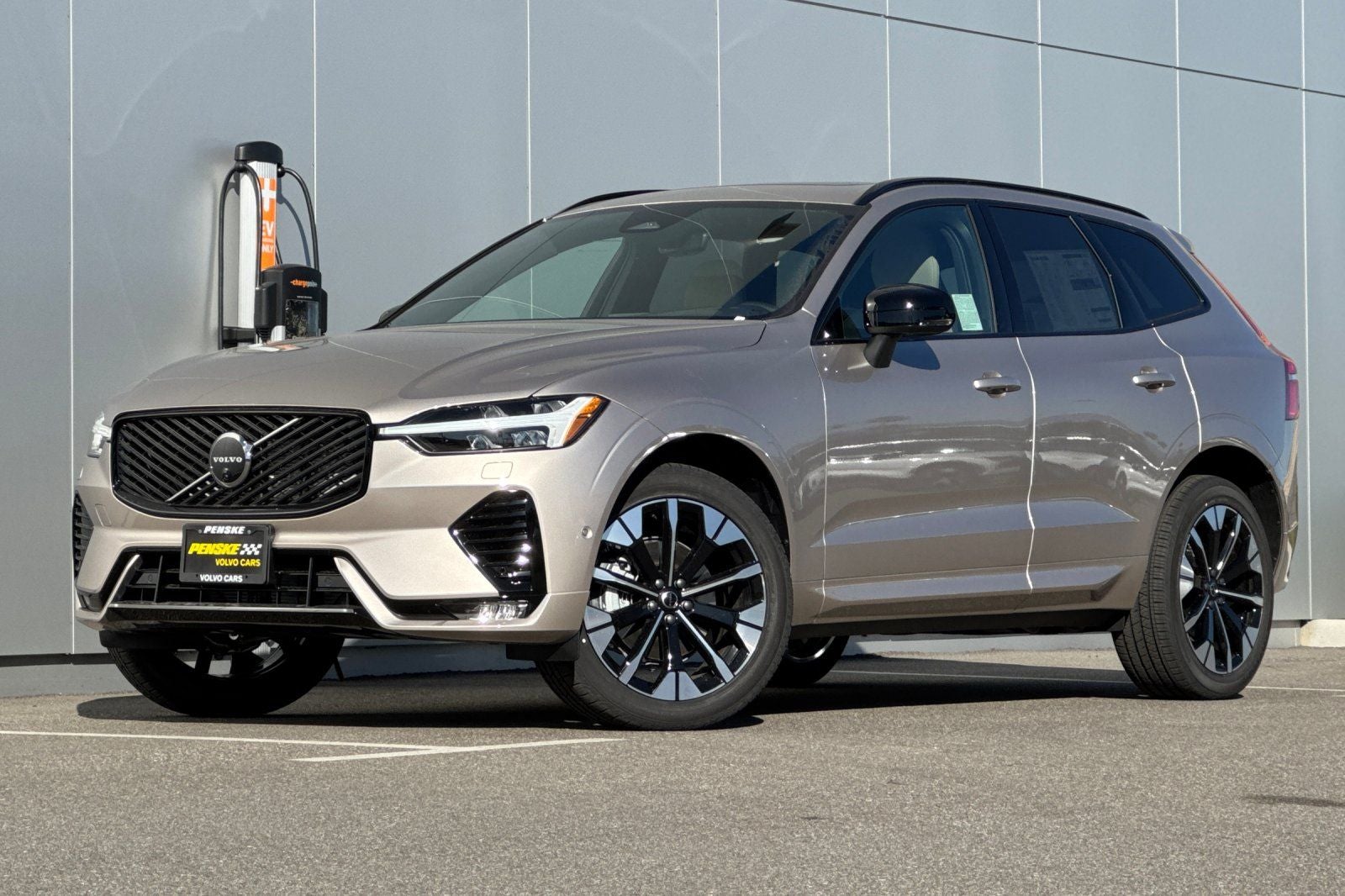 2026 Volvo XC60 B5 Plus