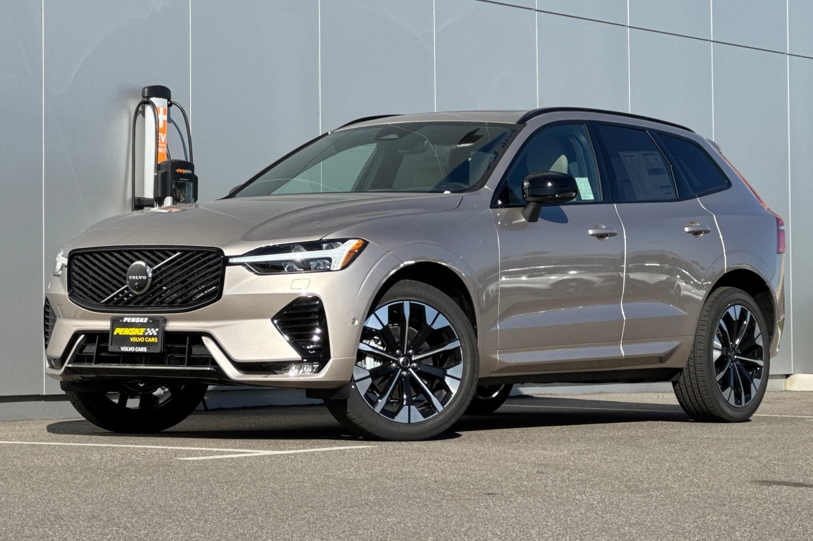 2026 Volvo XC60 B5 Plus