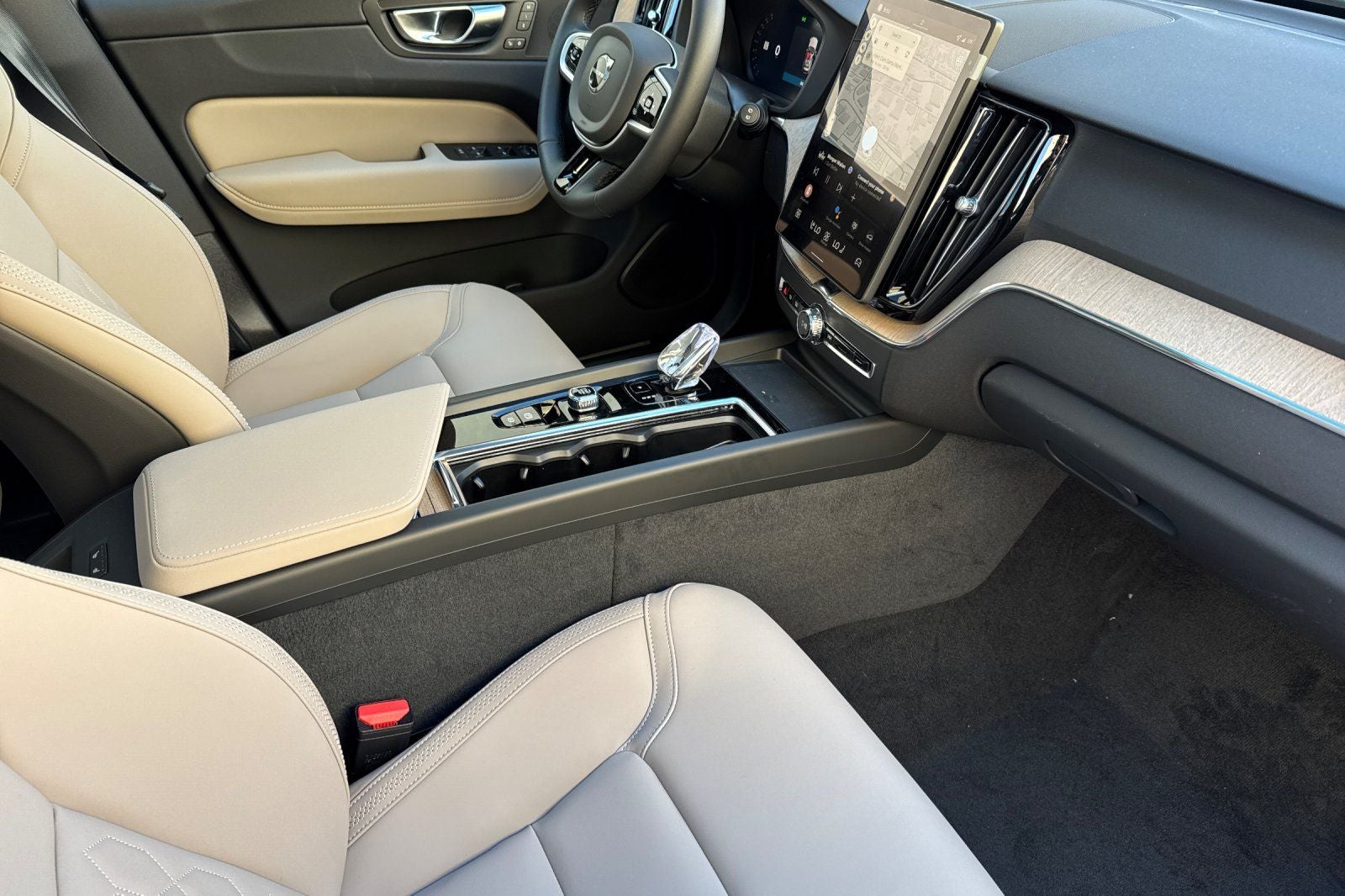 2026 Volvo XC60 B5 Plus