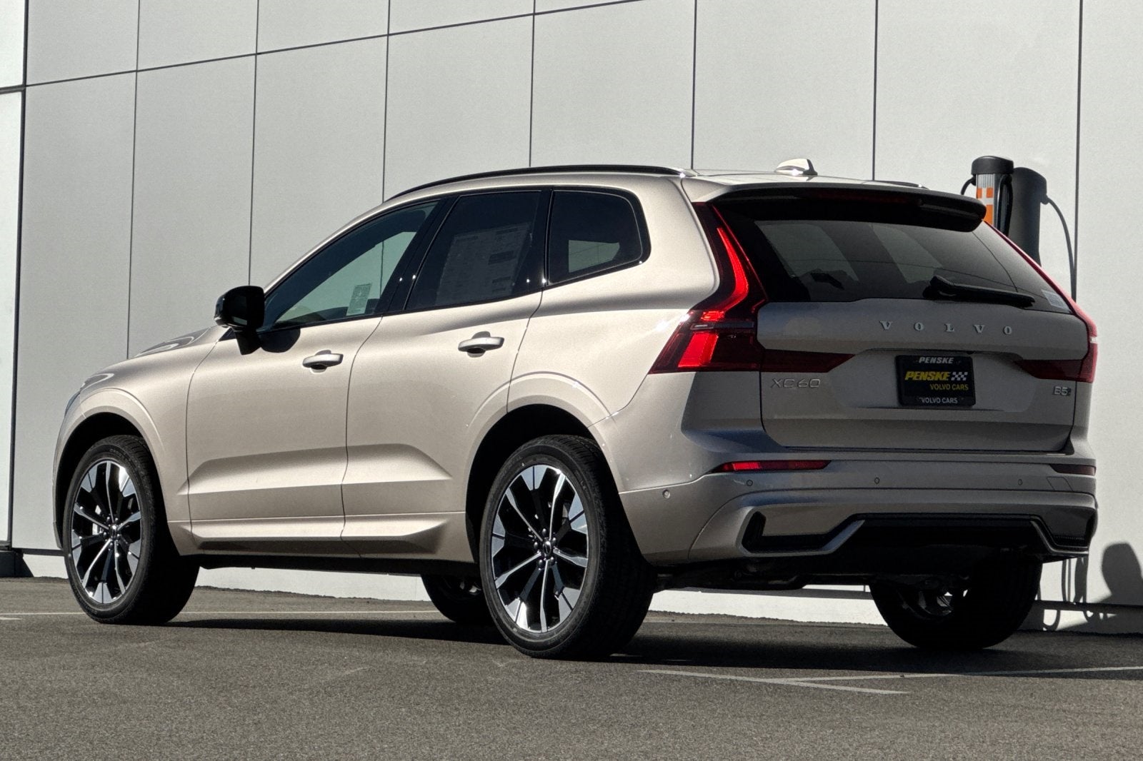 2026 Volvo XC60 B5 Plus