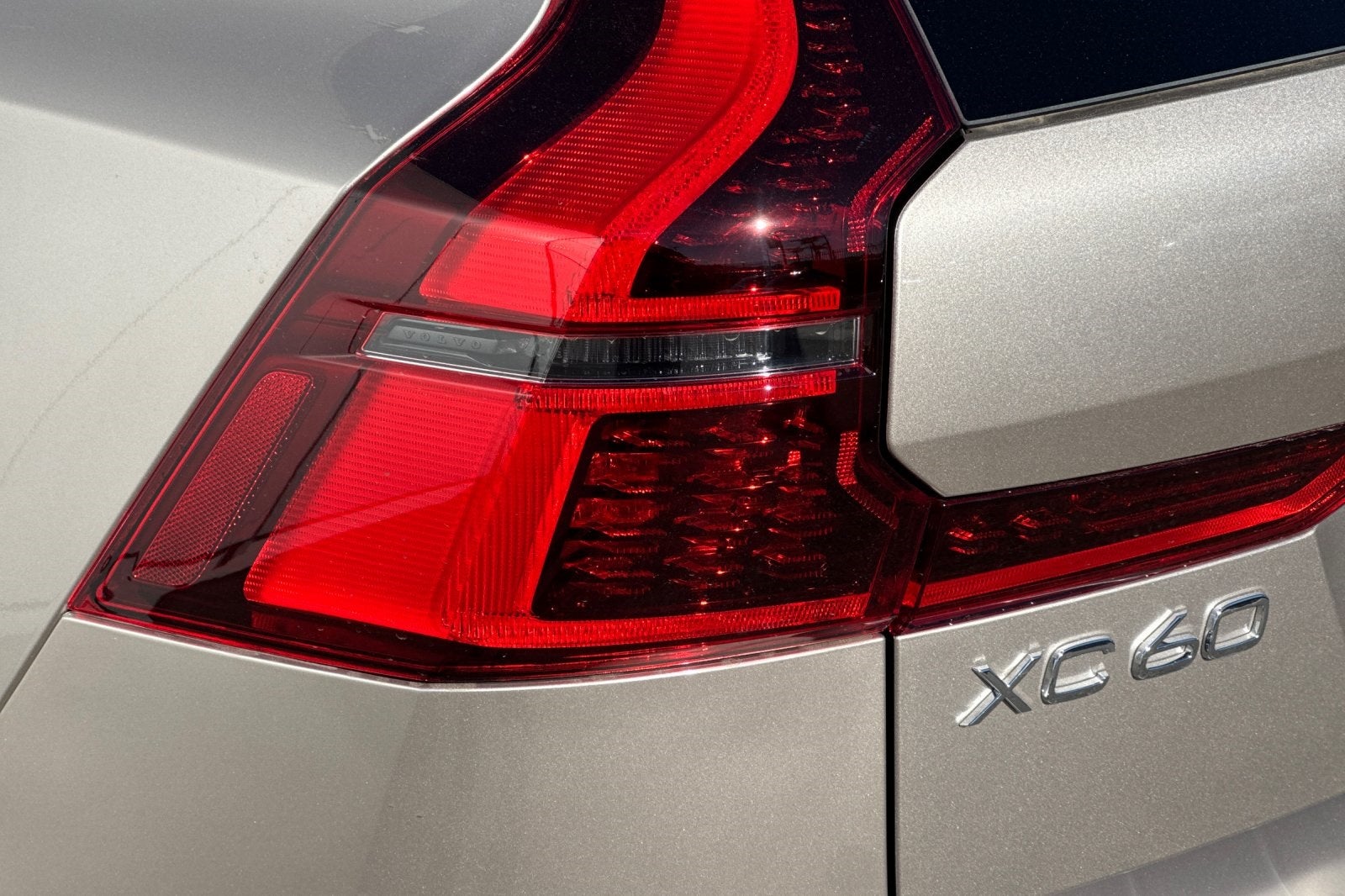 2026 Volvo XC60 B5 Plus