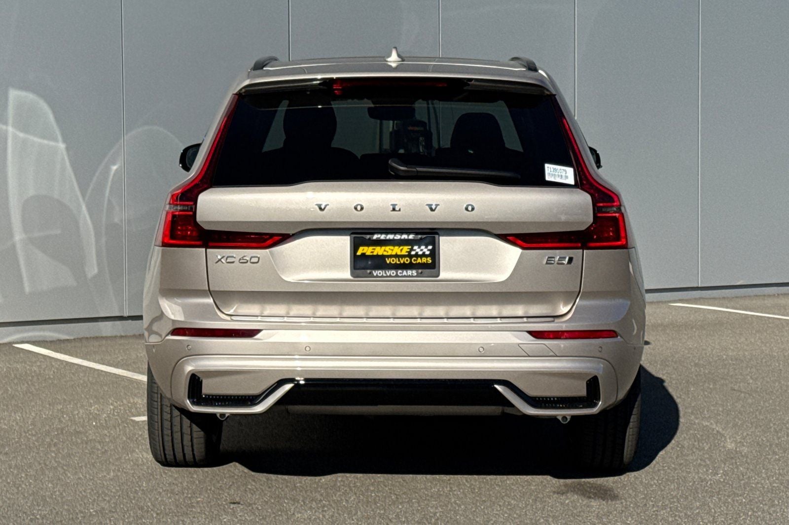 2026 Volvo XC60 B5 Plus