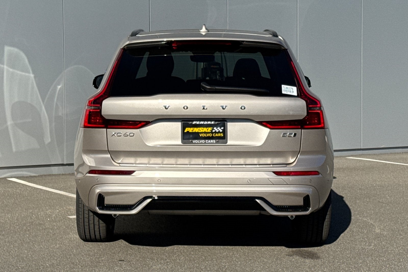 2026 Volvo XC60 B5 Plus