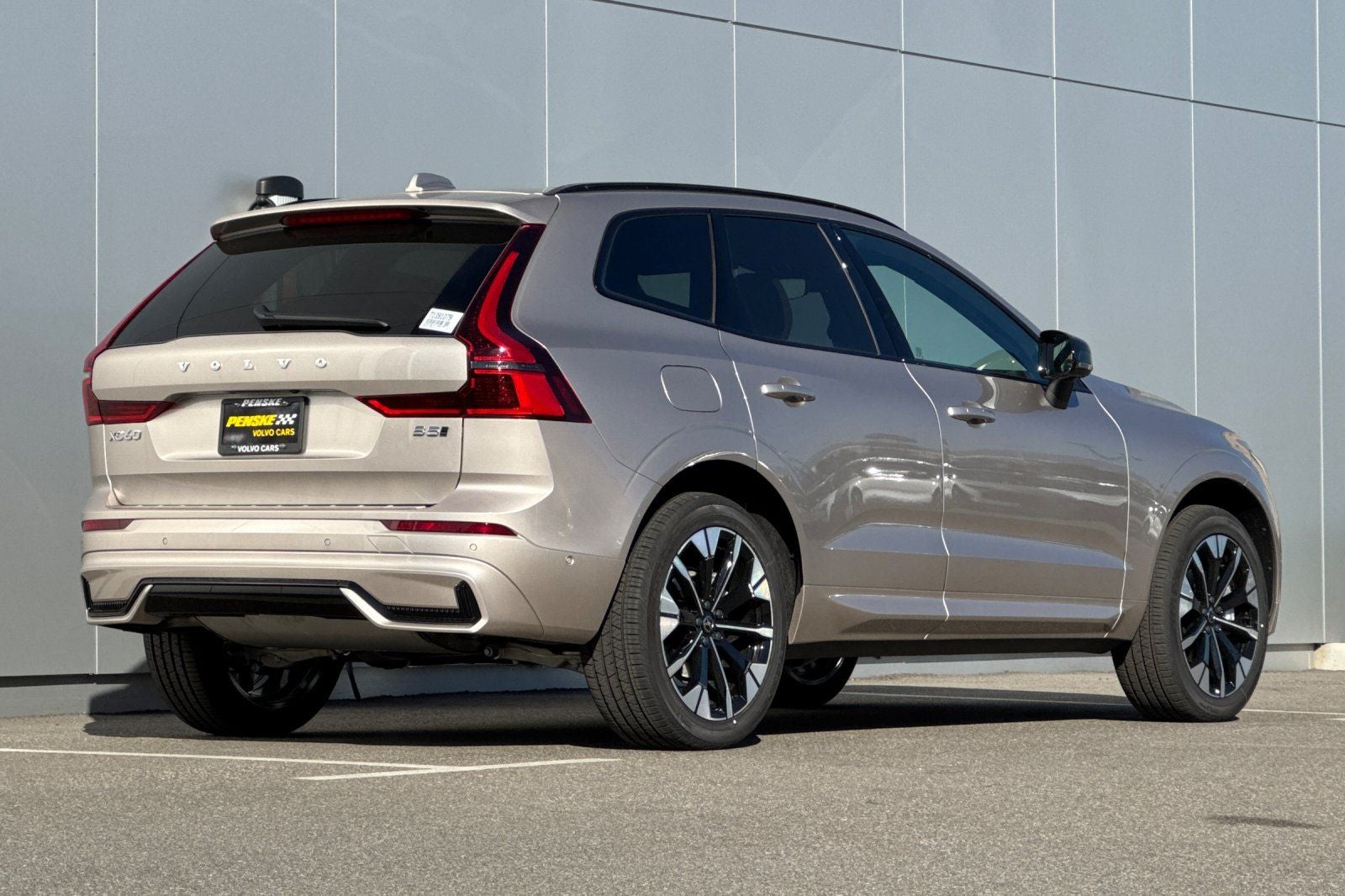 2026 Volvo XC60 B5 Plus