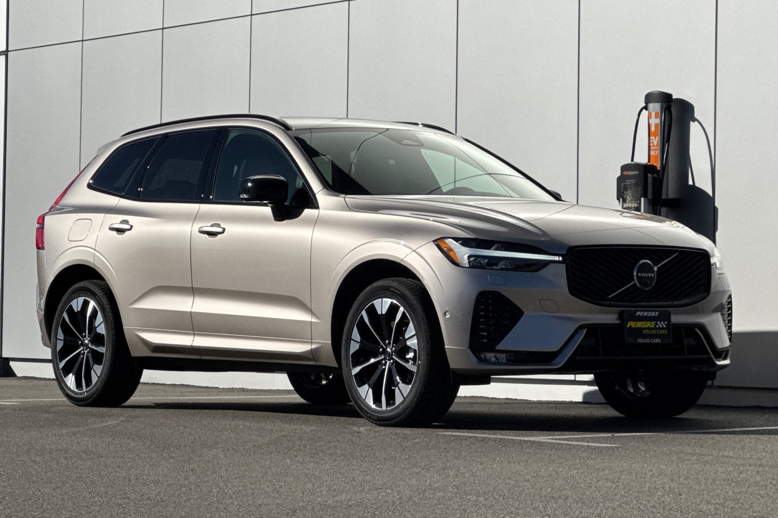 2026 Volvo XC60 B5 Plus