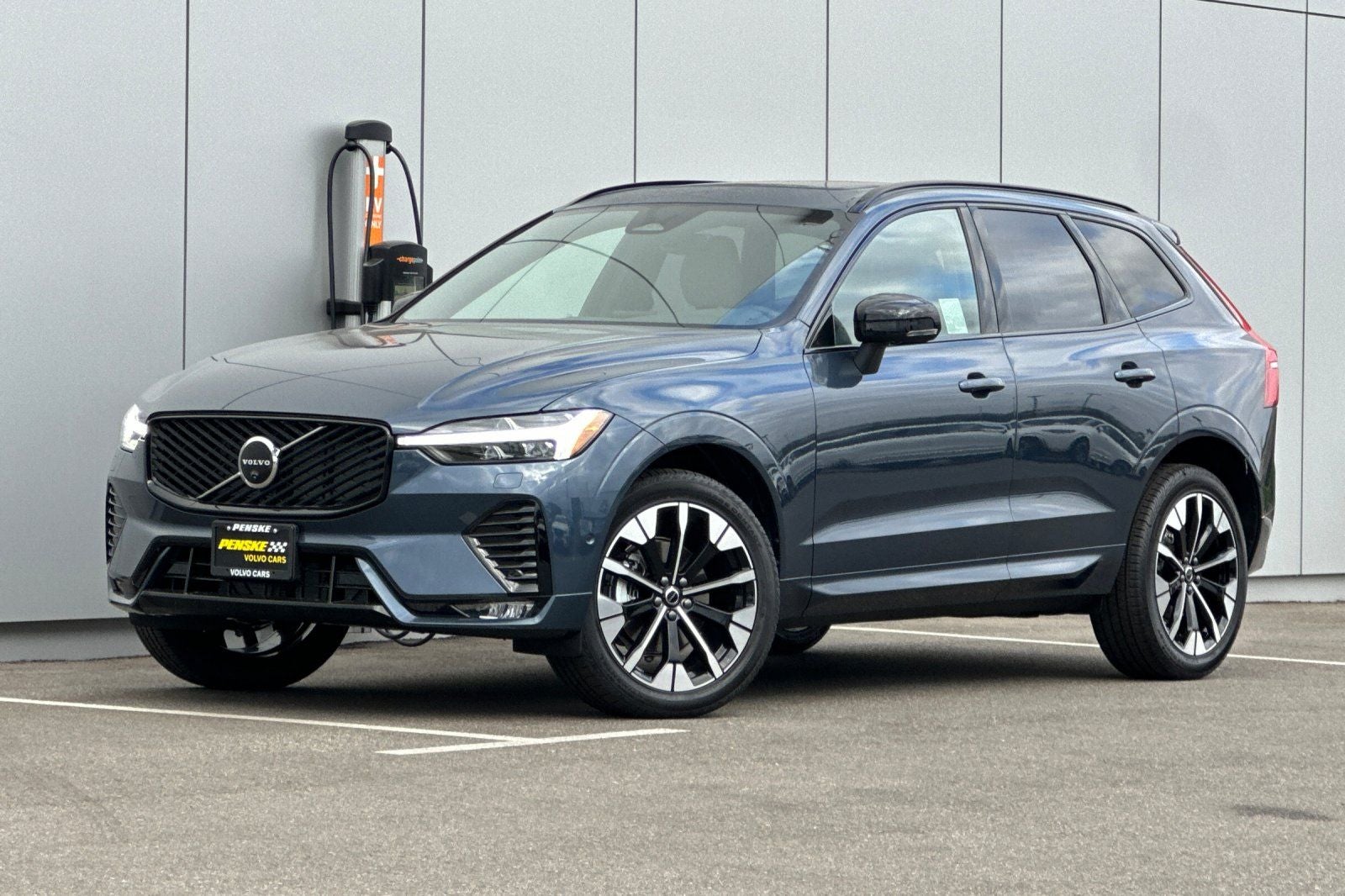 2026 Volvo XC60 B5 Plus