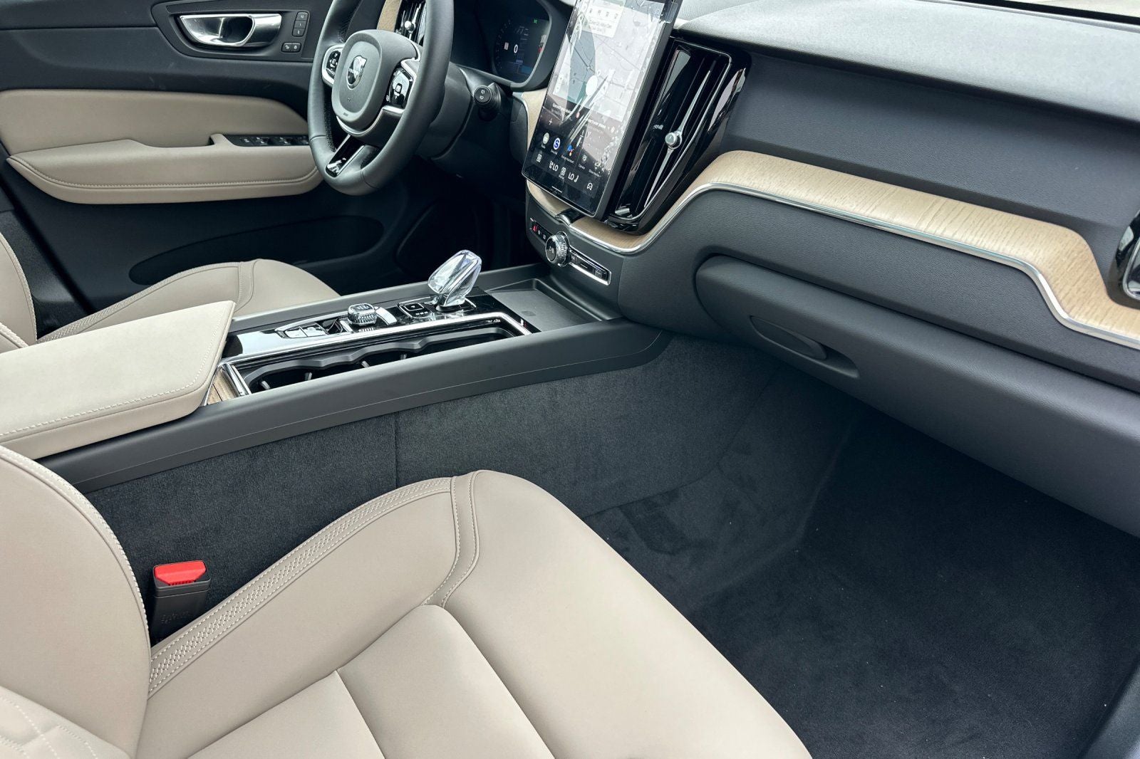 2026 Volvo XC60 B5 Plus