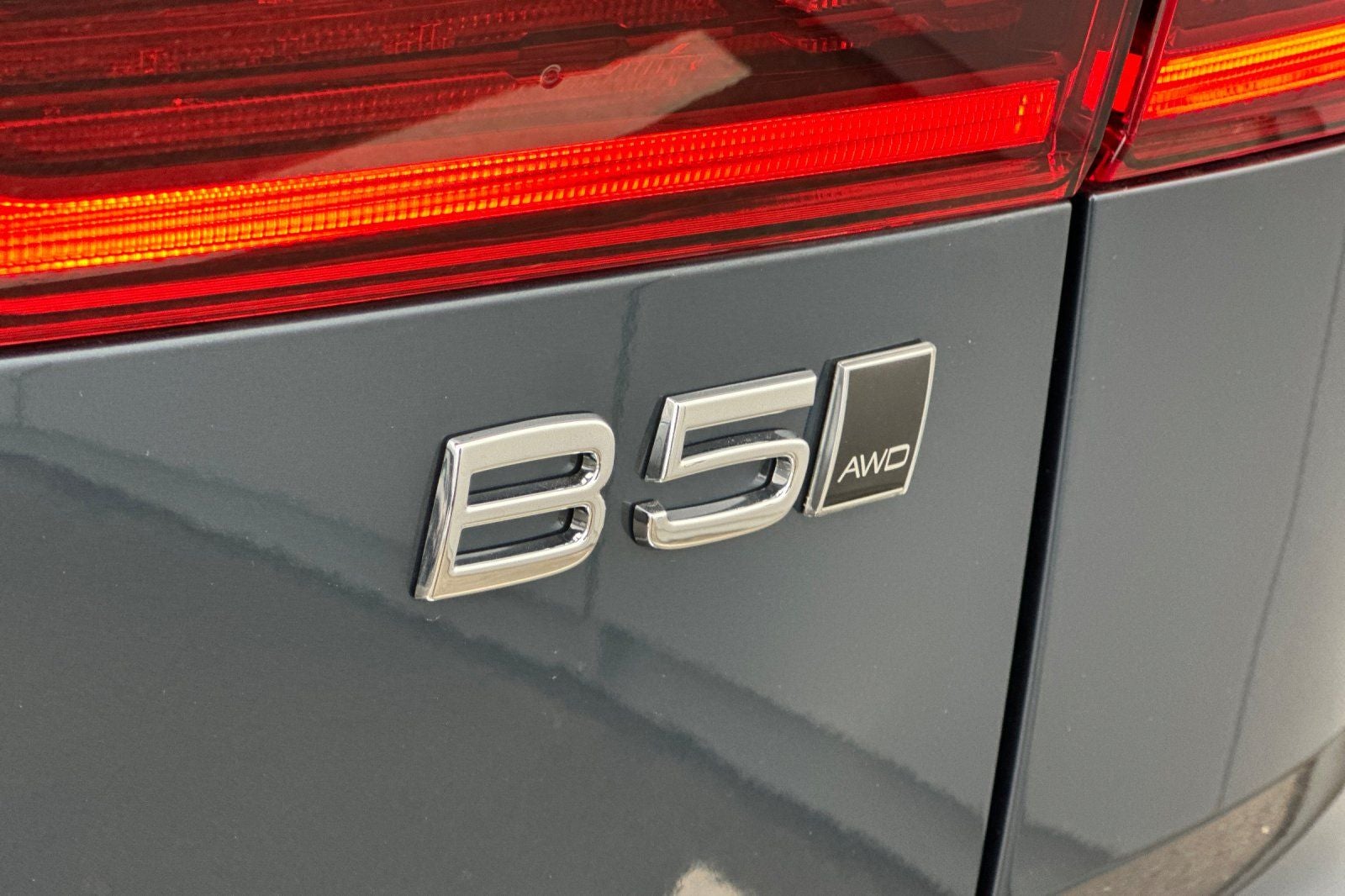 2026 Volvo XC60 B5 Plus