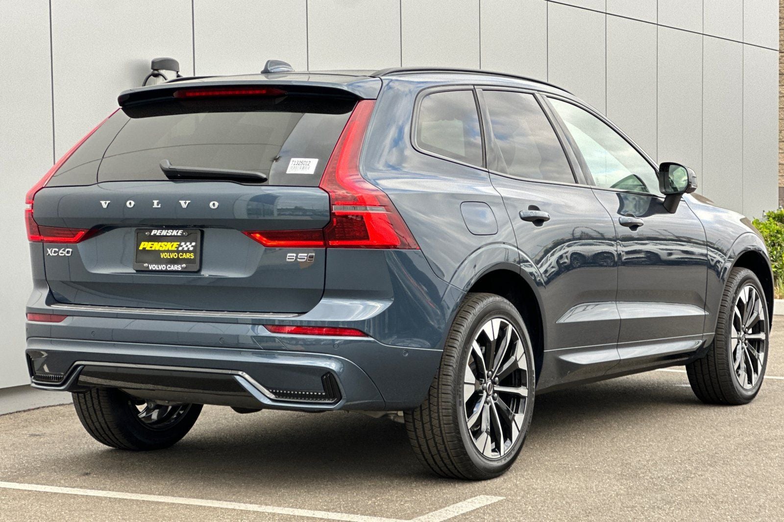2026 Volvo XC60 B5 Plus