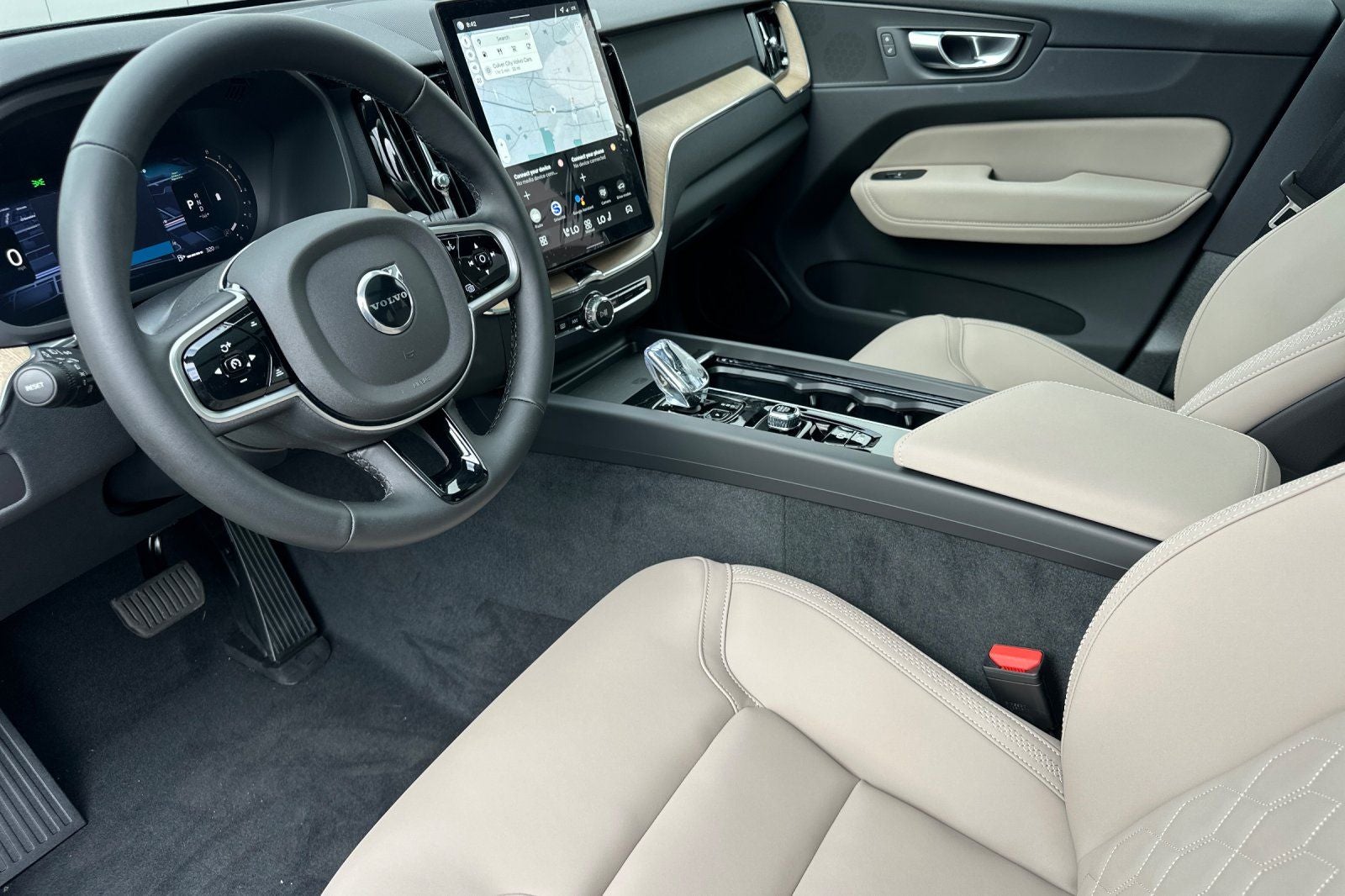 2026 Volvo XC60 B5 Plus