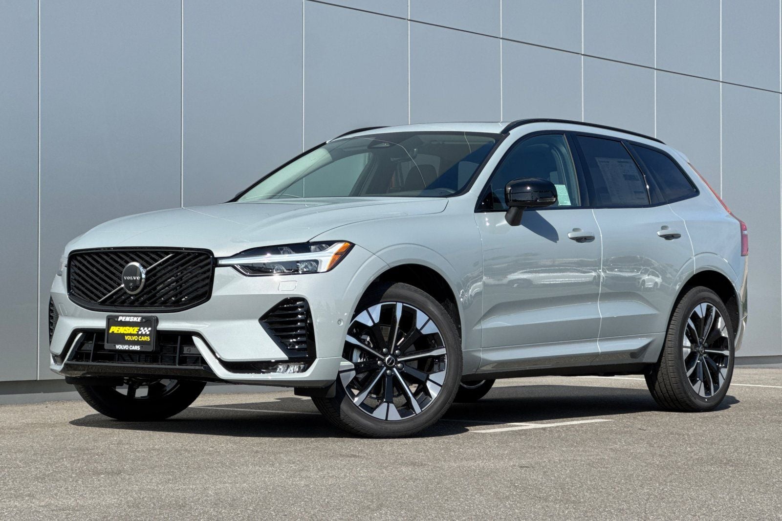 2026 Volvo XC60 B5 Plus