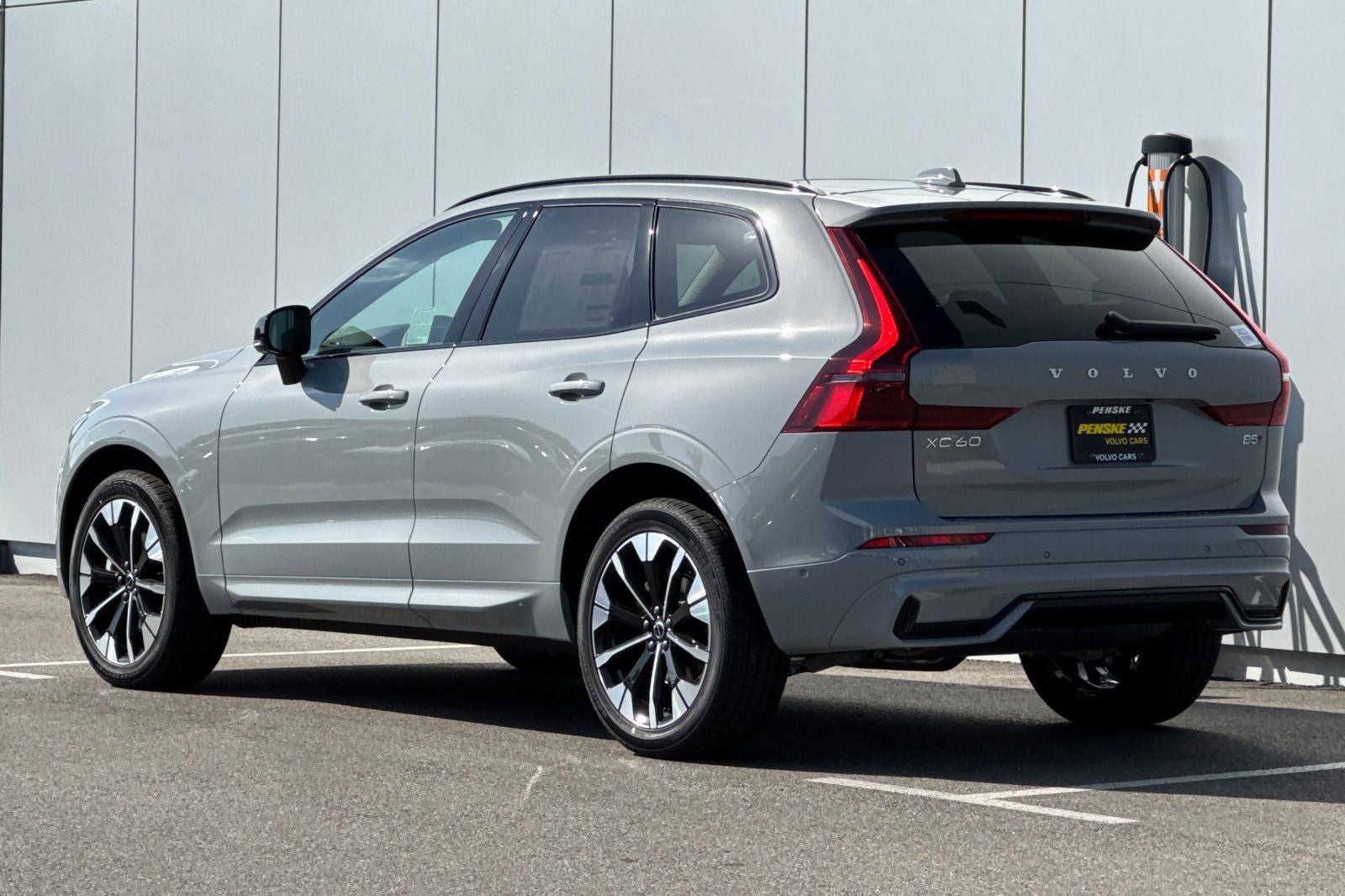 2026 Volvo XC60 B5 Plus