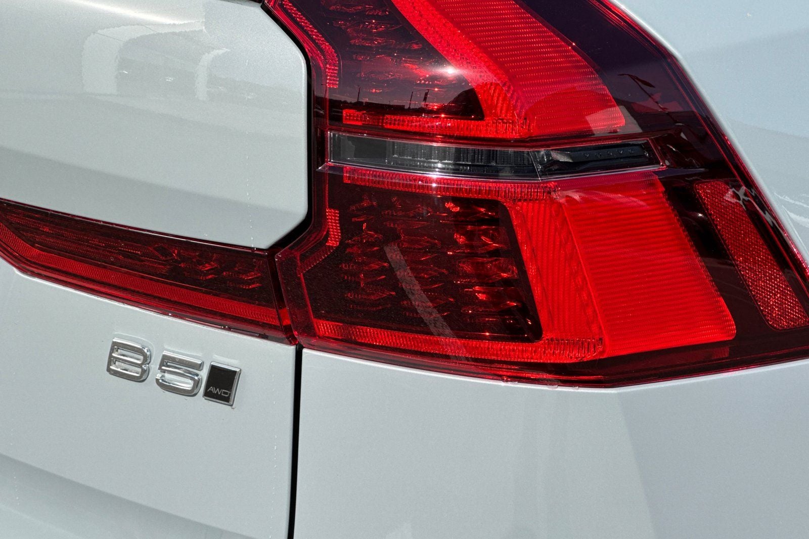 2026 Volvo XC60 B5 Plus