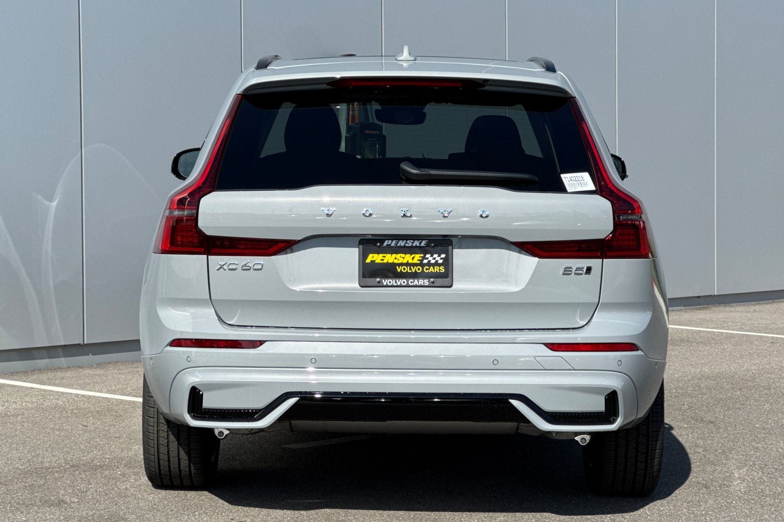 2026 Volvo XC60 B5 Plus