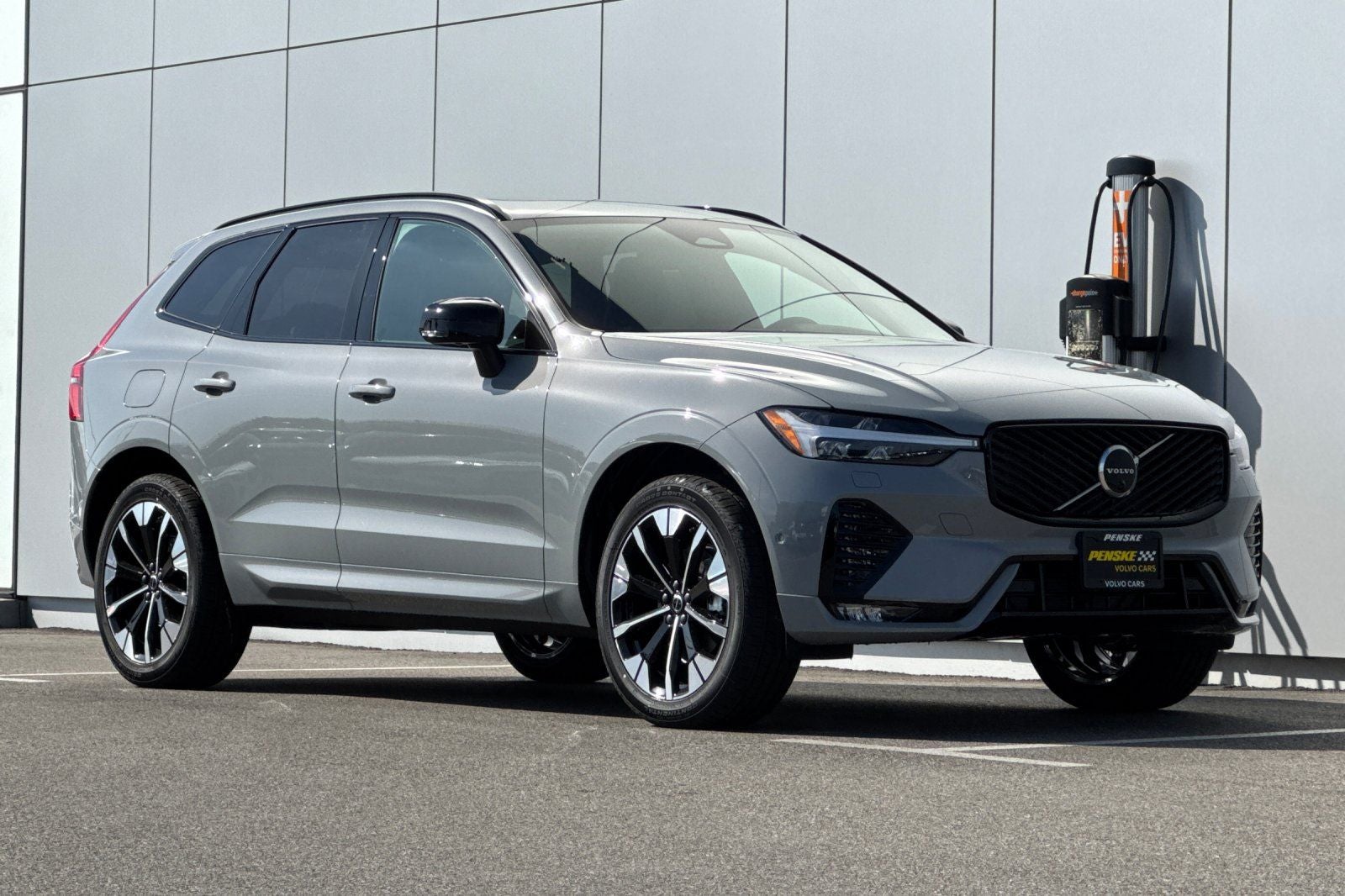 2026 Volvo XC60 B5 Plus