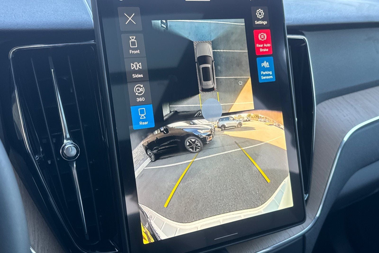 2026 Volvo XC60 B5 Plus