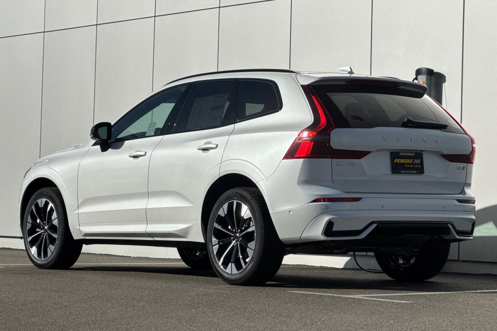 2026 Volvo XC60 B5 Plus