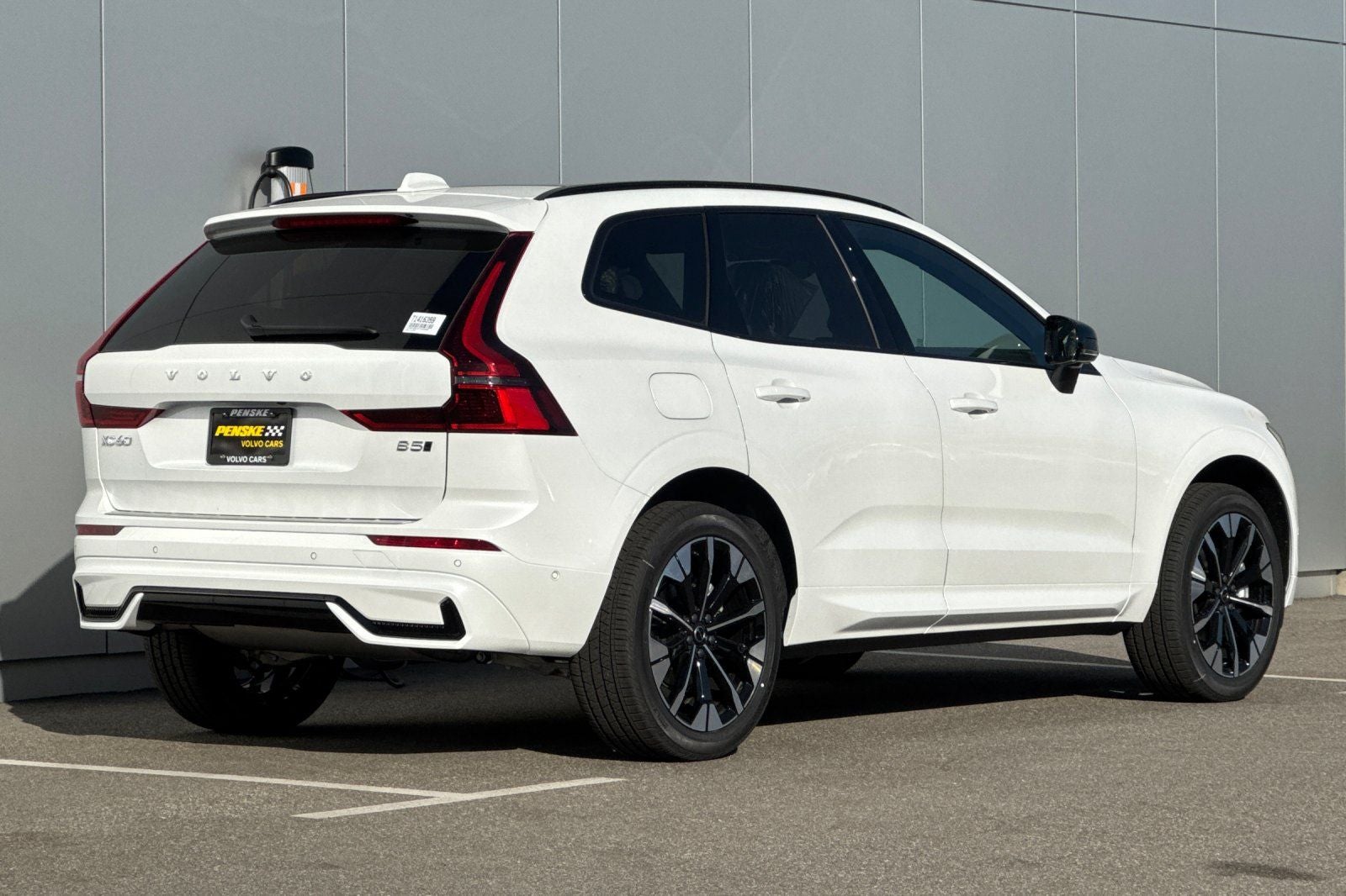 2026 Volvo XC60 B5 Plus