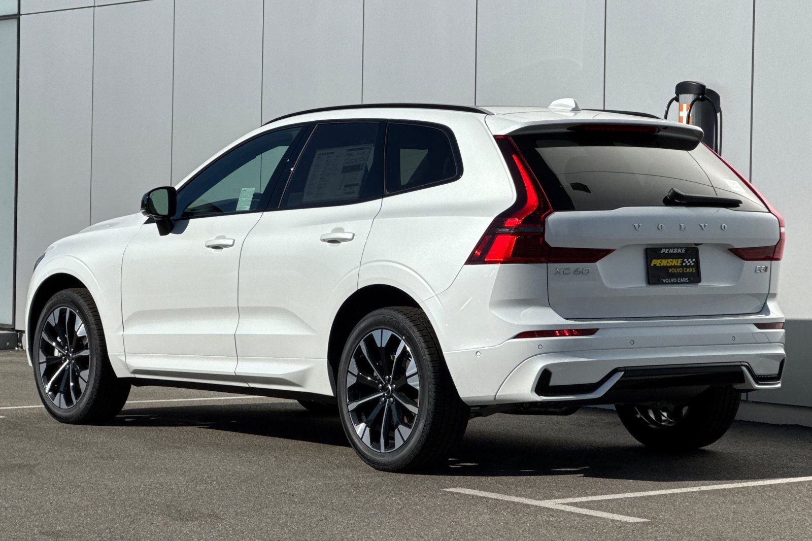 2026 Volvo XC60 B5 Plus