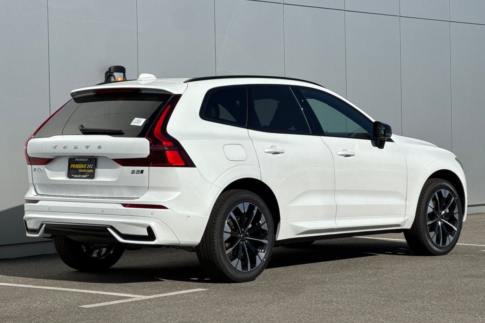 2026 Volvo XC60 B5 Plus