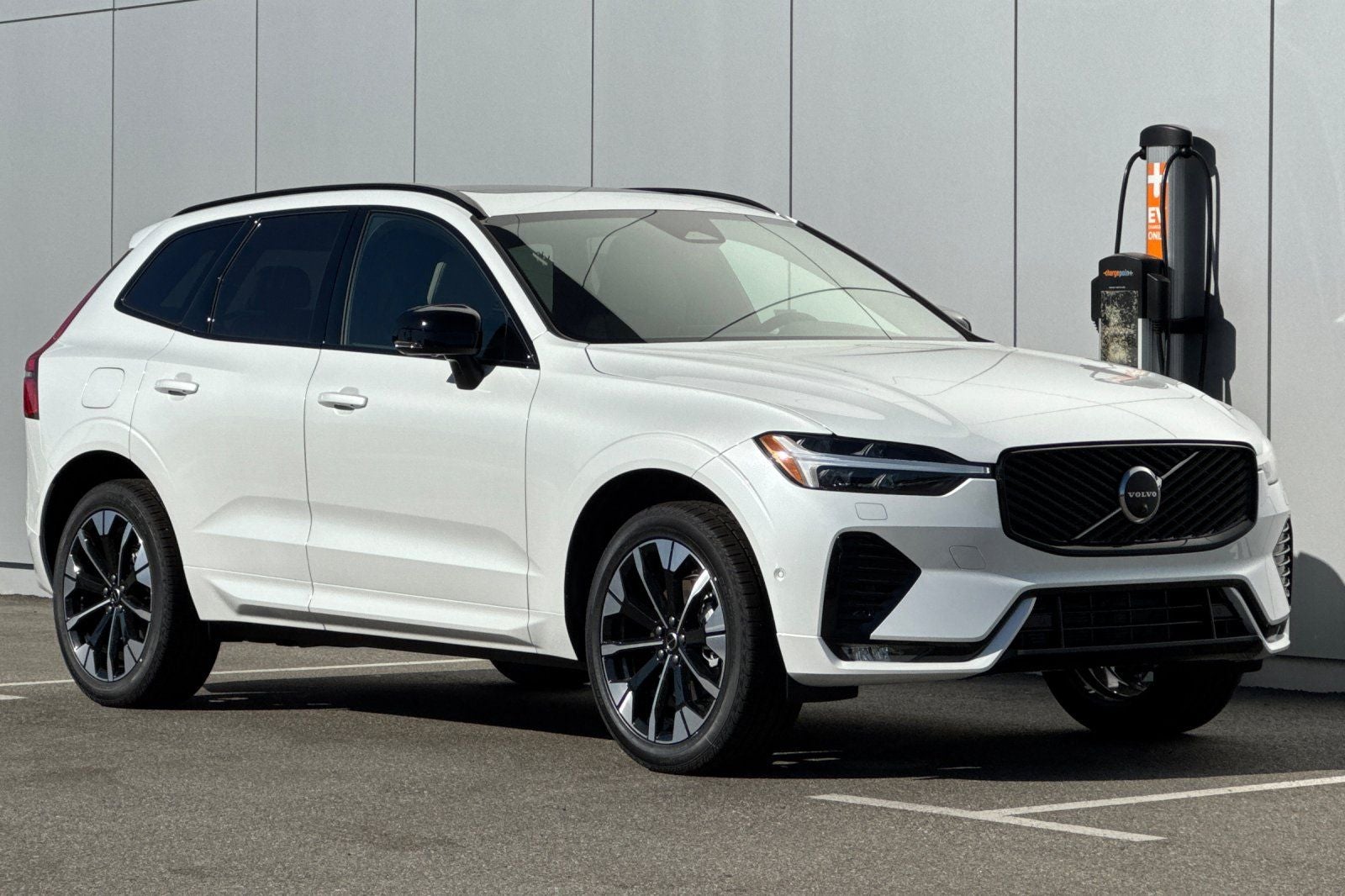 2026 Volvo XC60 B5 Plus