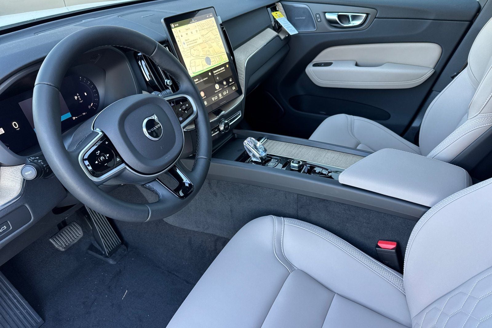 2026 Volvo XC60 B5 Plus