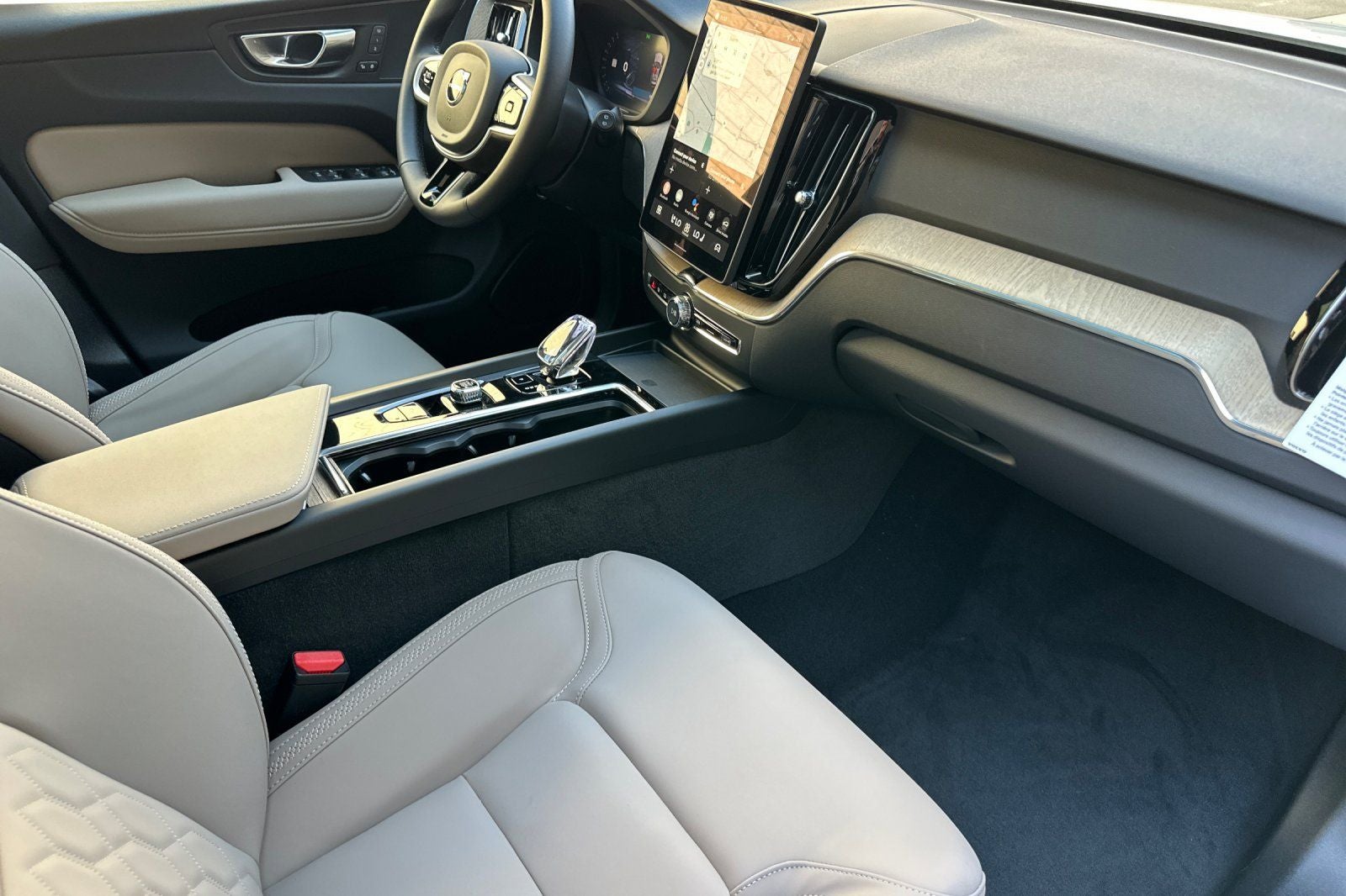 2026 Volvo XC60 B5 Plus