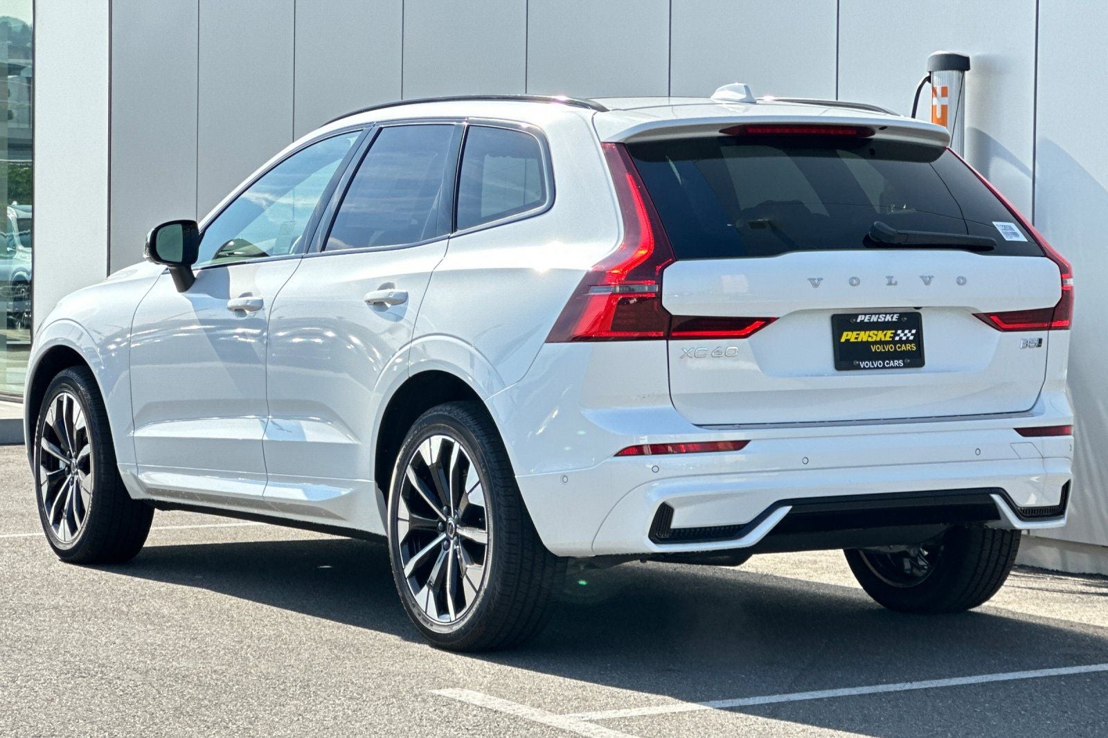 2026 Volvo XC60 B5 Plus