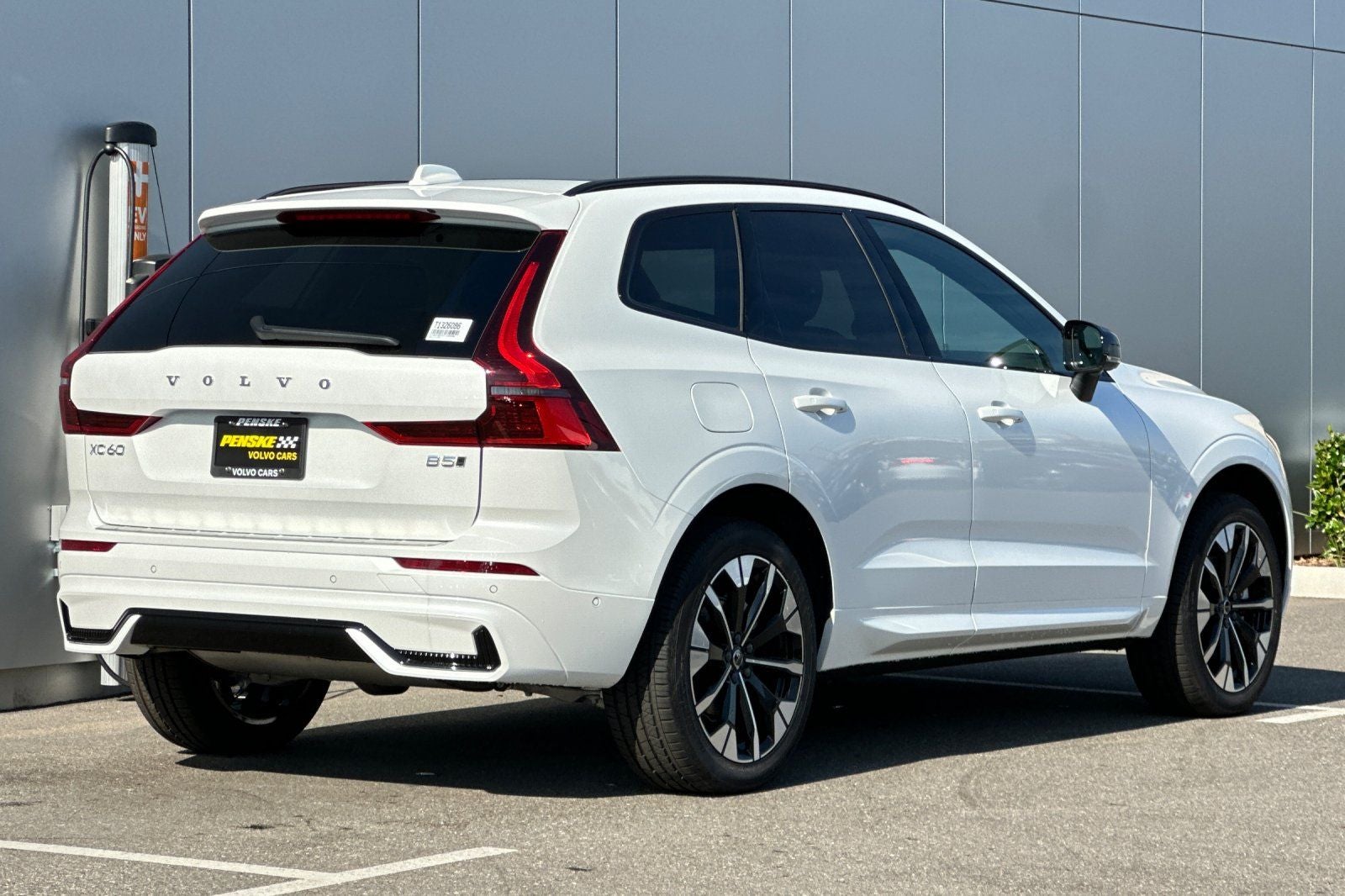 2026 Volvo XC60 B5 Plus