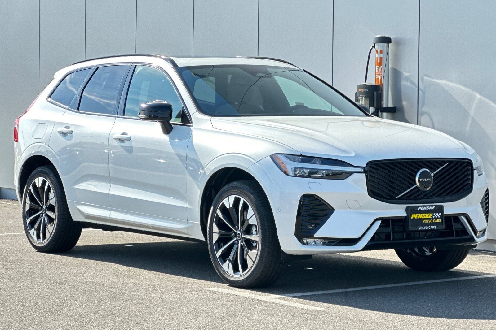 2026 Volvo XC60 B5 Plus