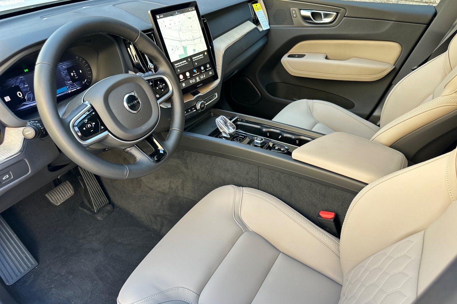 2026 Volvo XC60 B5 Plus