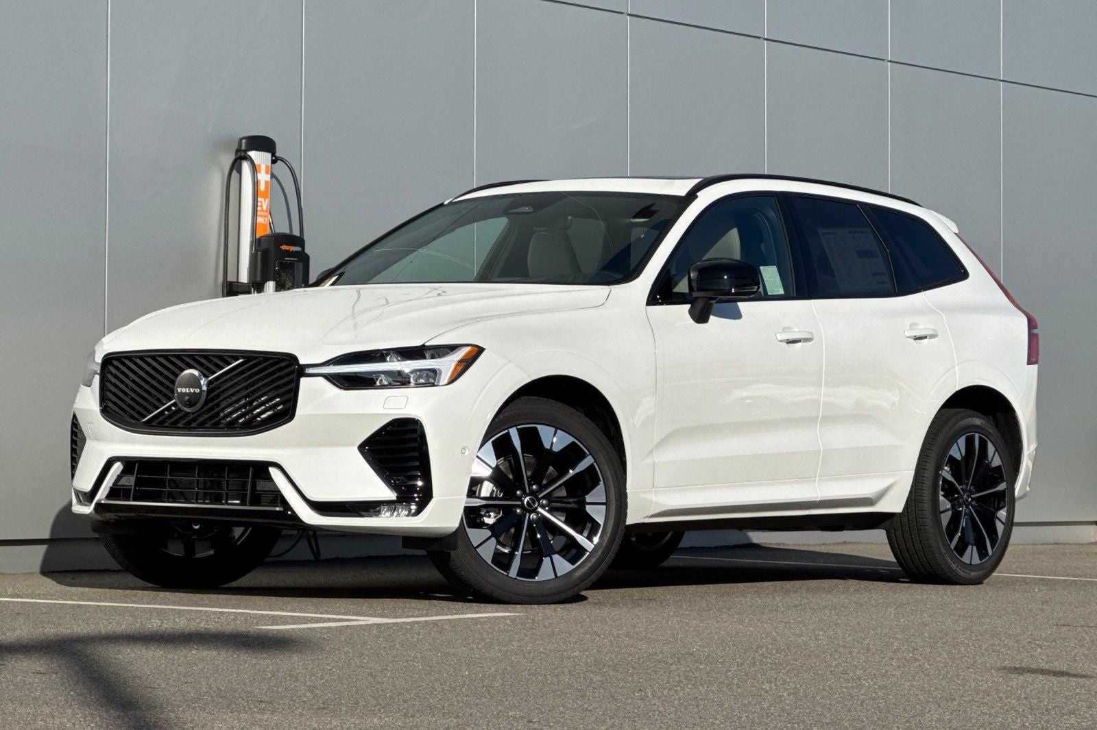 2026 Volvo XC60 B5 Plus