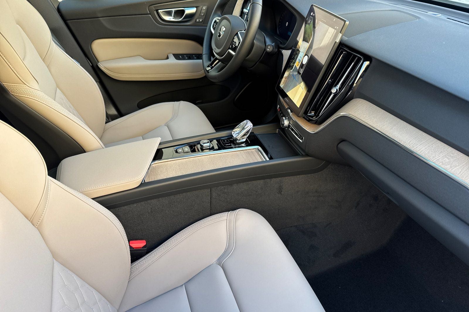 2026 Volvo XC60 B5 Plus